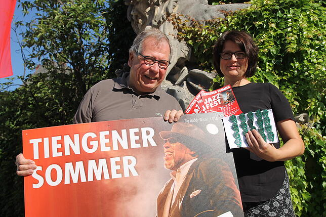 Kurt Reckermann und Nikola Kögel von der Aktionsgemeinschaft Tiengen freuen sich auf das 29. Jazzfest „Tiengener Sommer“ am ...