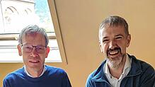 Ralf Däubler (links) und Manfred Carsten bei der Vorstellung des VHS-Kurses Wildbienen fördern. Fotos: Camilla Heinig
