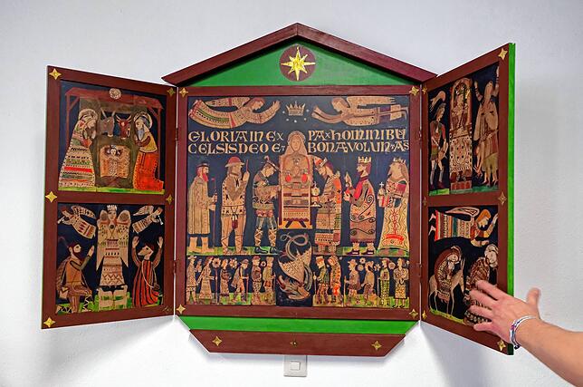 Ehre sei Gott in der Höhe und Friede den Menschen die guten Willens sind… Ein dreiflügeliger Altar, wie ihn deutsche Soldaten in ...