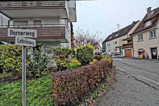 Der Lehrenweg soll, wenn es nach dem Gemeinderat geht, doch zweispurig bleiben. Für Bürgermeister Robert Scherer ist der Ausbau eines ...