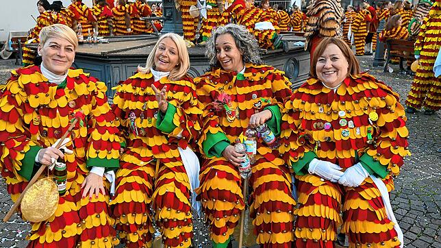 Bild : Alle Bilder vom Narrenbaumstellen der Narrizella Ratoldi auf dem Marktplatz