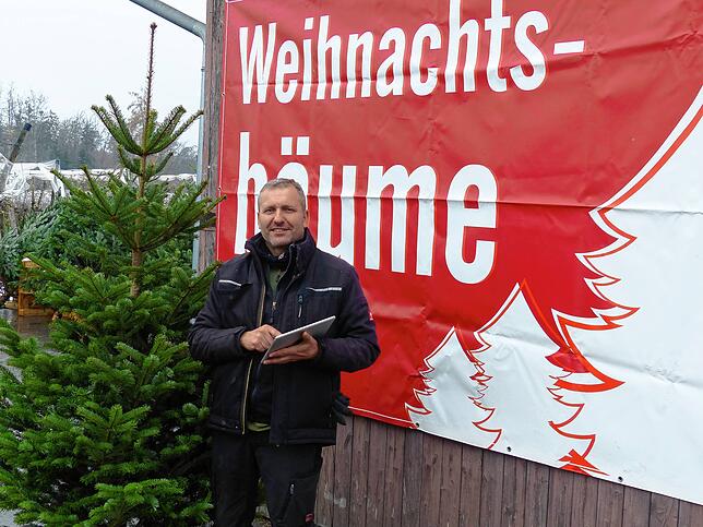 Weihnachtsbäume online bestellen und liefern lassen: Thomas Braun vom Hundweiler Hof in Ittendorf bietet diesen Service erstmals an.