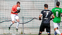 Furtwangens Trainer Jakob Prezer (links) machte auch als Aushilfstorwart eine gute Figur und parierte beim 2:0-Sieg gegen Marbach sogar ...