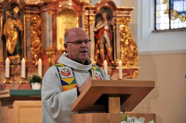 Der evangelischen Pfarrer Matthias Stahlmann verlässt nach 14 Jahren die Kirchengemeinde Hilzingen/Tengen und wechselt in die Pfarrei ...