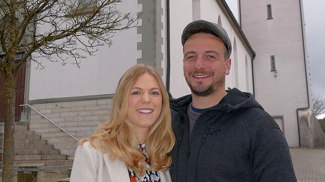 Judith Schwarz und Lukas Fehringer wollen heiraten. Vor ihrem großen Tag besuchten sie den Ehevorbereitungskurs „Ein Tag für ...