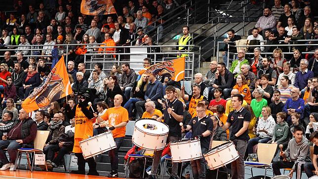 Die Fans der Wiha Panthers stehen bei den Heimspielen begeistert hinter ihrer Mannschaft. Nun erhofft sich der Verein in der ...