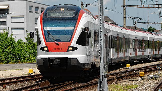 Ginge es nach den Befürwortern, könnten in der Schweiz wieder Personenzüge von Laufenburg/CH in Richtung Koblenz und Winterthur rollen. ...
