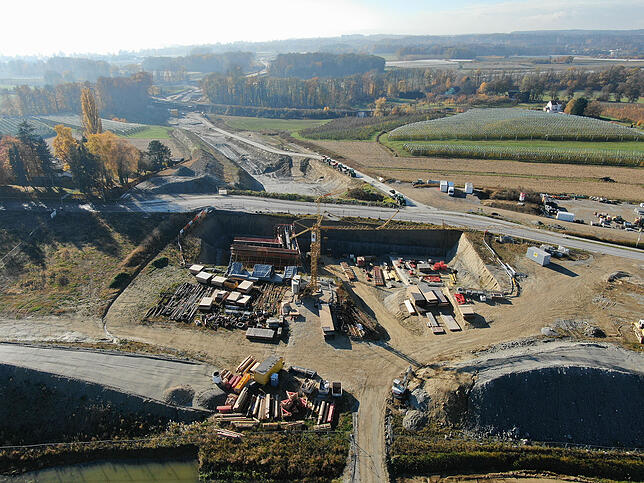 Die Anschlusstelle Kluftern mit der Brücke, Bauwerk 05, über die B&nbsp;31&nbsp;neu für die L&nbsp;328&nbsp;b zur Verbindung von ...