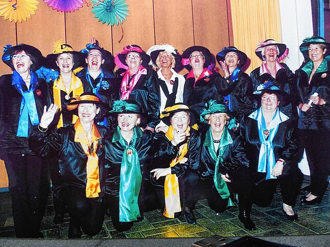 &bdquo;Alte Garde wieder jung!&ldquo; hieß das Motto zu 40 Jahren Schlossgarde Markdorf. Das feierten die Ehemaligen 1999. Die erste von ...