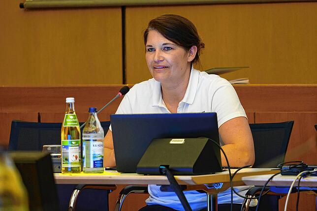 DRK-Bereitschaftsleiterin Christiane Hirt berichtete im Gemeinderat über die Arbeit des DRK Immenstaad.