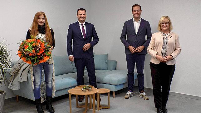 Zur neuen Kindertagesstätte der Gemeinde Murg gratulierten der Kindergartenleiterin Julia Lüthi (von links) und Bürgermeister Adrian ...