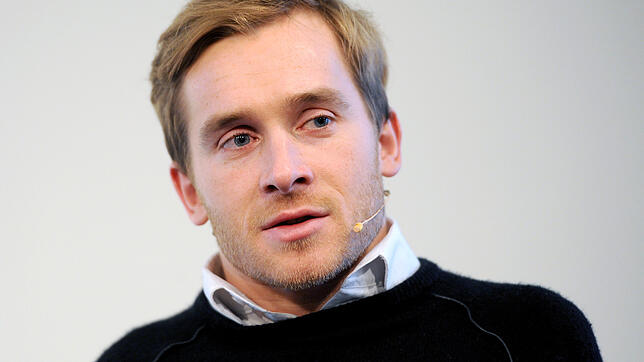 ARCHIV – Der ehemalige Wetten dass..?-Kandidat Samuel Koch nimmt am 15.01.2015 als Gastredner am Neujahrsempfang des Kinder- und ...