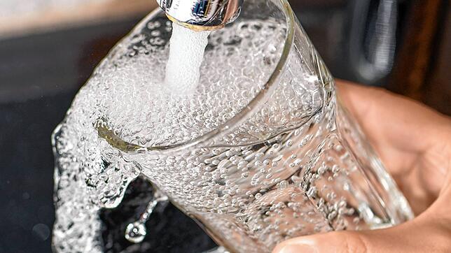 Im Ortsteil Bermatingen gilt derzeit ein Abkoch-Gebot für Trinkwasser. Leitungswasser soll nur abgekocht benutzt werden, da ...