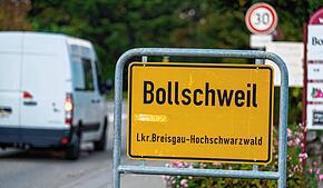 Das Ortsschild von Bollschweil (Landkreis Breisgau-Hochschwarzwald). Hier soll ein Familienvater seine Tochter getötet haben.