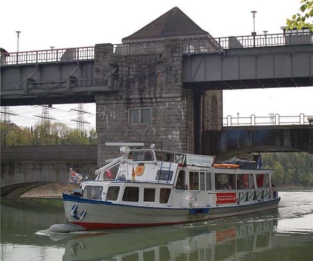 Die "Löwe von Laufenburg" wird auch in diesem Jahr wieder auf dem Hochrhein Ausflügler transportieren. Das Bild zeigt das Schiff an der ...