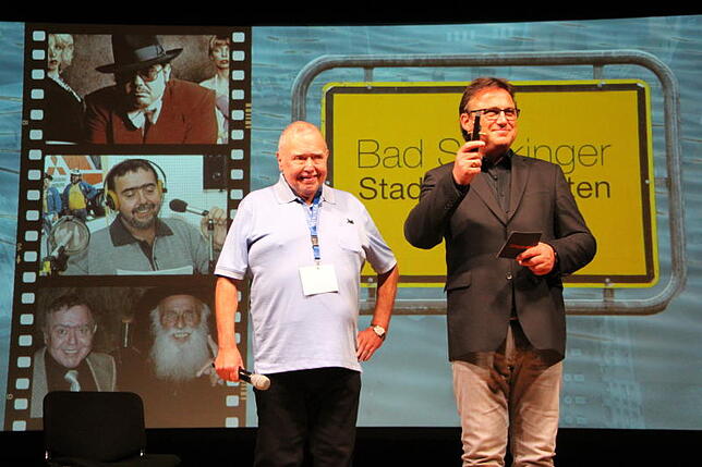Produzent Rainer Jörger (rechts) im Gespräch mit dem Bad Säckinger Urgestein Gusty Hufschmid. Bild: Susanne Kanele