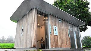 Ein neu gebautes Toilettenhaus am Ausflugsziel Egelseer Heide sorgt für Wirbel.