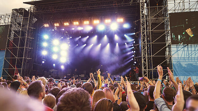 Zwei deutsche Schlagerstars begeisterten kürzlich bei einem Musikfestival 20.000 englische Fans.