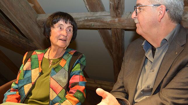 Monika Taubitz im Gespräch mit dem früheren SÜDKURIER-Kulturredakteur Siegmund Kopitzki.