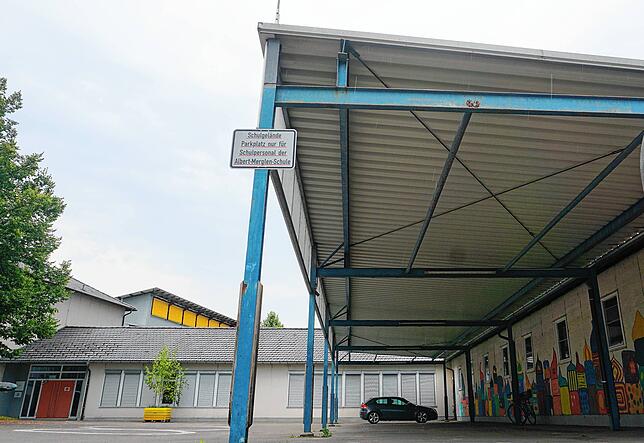 Alte Gebäude in Leichtbauweise und ein Schulhof fast ohne Grün: Die Albert-Merglen-Schule braucht nicht nur mehr Platz.