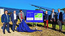 Der Solarpark kann in Betrieb gehen (von links): Arnim Wauschkuhn (Leiter Batteriesystemlösungen EnBW), Markus Egerer (Geschäftsführung ...