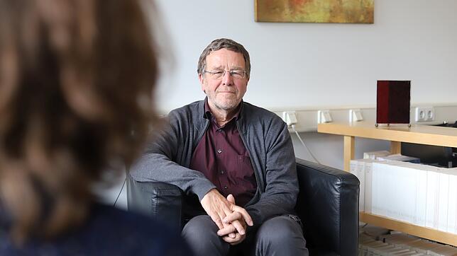 Von Liebeskummer bis hin zur Suizidgefahr: Die Anliegen von Reinhard Macks Klienten sind sehr vielfältig.