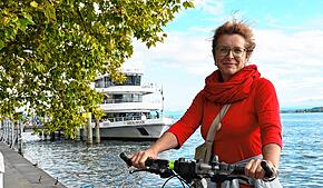 Beate Lehmann aus Sachsen ist mit ihrem Partner zu Besuch in Überlingen. Sie nutzt den Herbst, um mit ihrem Fahrrad am Bodensee entlang ...