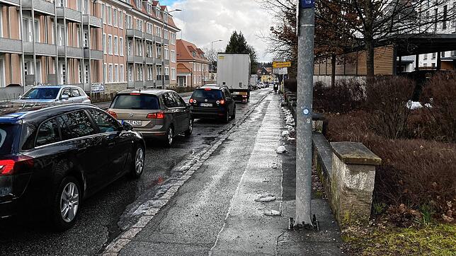 Typische Situation seit der erneuten Sperrung der Peterzeller Straße: Stau in der Kirnacher Straße – sogar an den Sonntagnachmittagen.