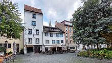 Hinter dem Haus „Zur vorderen Katz“ (Bildmitte) befindet sich die Remise, die jetzt instand gesetzt und wieder genutzt wird.