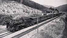 Ja, so gut ausgebaut war die Gäubahn einst: Ein Zug passiert im Jahr 1937 Horb-Neckarhausen – hier endet heute die Zweigleisigkeit.