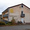 Das hinter dem Löwen liegende Gästehaus (ehemaliges Naturfreundehaus) wurde schon für die Anschlussunterbringung teilweise umgebaut. ...