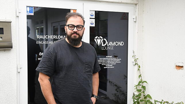 Ramez Mahmo vor der Tür seines Lokals auf dem Schiesser-Gelände. Er würde gerne bleiben, doch die Stadt hat den Mietvertrag gekündigt. ...