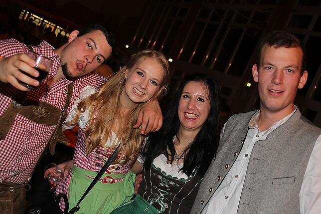 Bild 15: 1400 Gäste feiern die Halloweennacht in Tracht mit der Band Allgäu Power