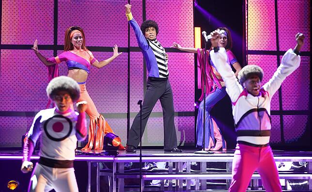 Musical-Darsteller Koffi Missah (Mitte) spielt den jungen Michael Jackson.