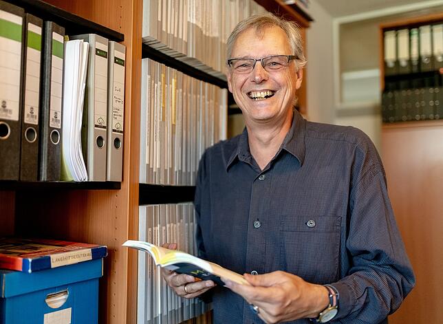 Der Freiburger Ökonom Bernhard Neumärker befürwortet ein bedingungsloses Grundeinkommen.