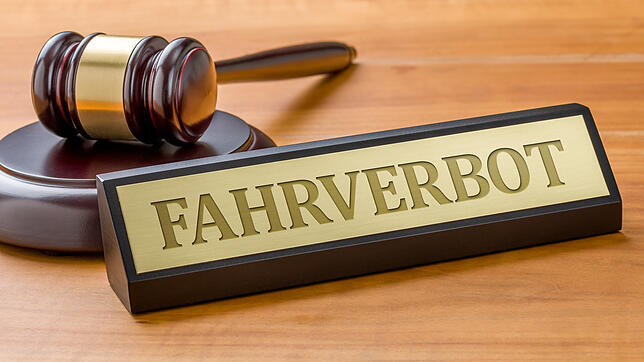 Wer Punkte in Flensburg sammelt, muss ab einer gwissen Zahl den Führerschein abgeben.