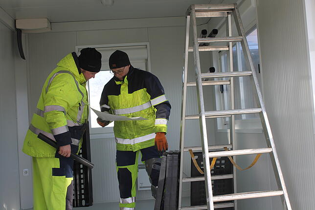 Bild 13: Bilder: Der Aufbau der Blumberger Eisbahn geht in die Endphase