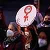 Wie diese Demonstration in Berlin soll auch der Internationale Tag zur Beseitigung von Gewalt gegen Frauen auf Gewalt gegen Frauen ...