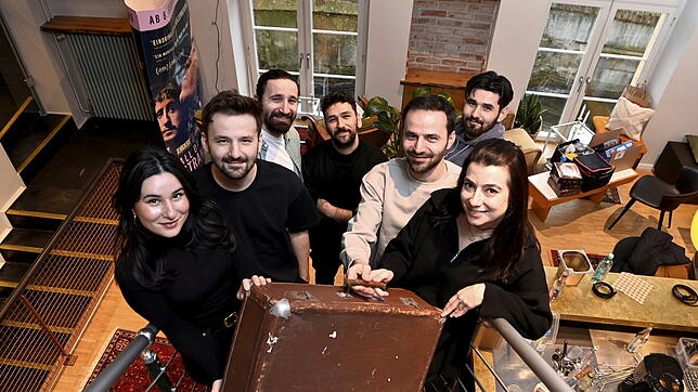 Cafe im Liliom.jpeg Die Familie Ugurlu eröffnet im Kino Liliom das Café Nene: Merve, Furkan, Cihat, Sezer, Recep, Cagri, Zühal freuen sich schon auf die ...