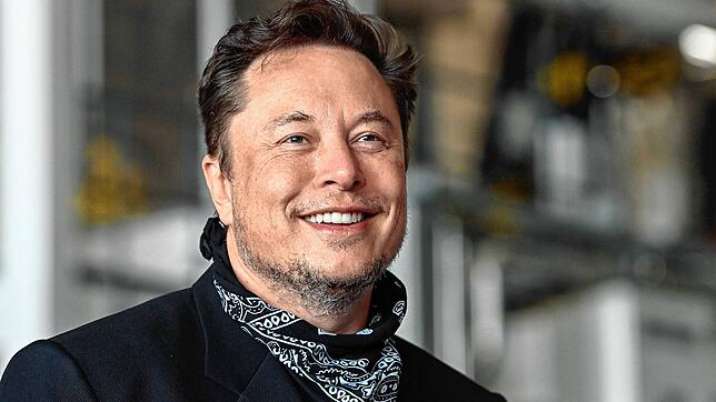 Elon Musk, 51, ist mit einem geschätzten Vermögen von 220 Milliarden US-Dollar der reichste Mensch der Welt. Durch den Verkauf von ...