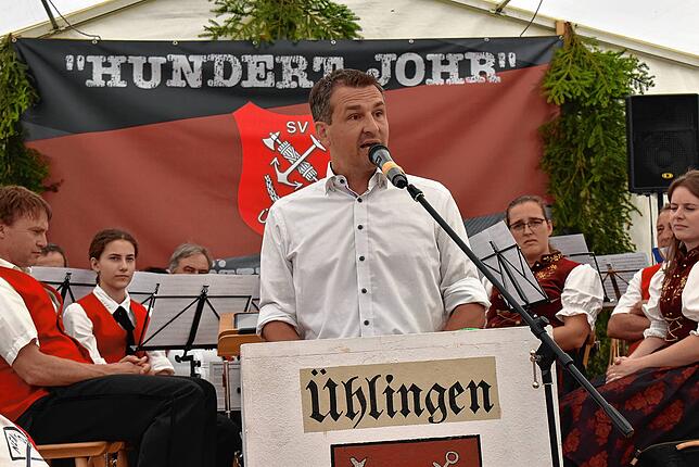 Bürgermeister Tobias Gantert beglückwünschte den SV Ühlingen zum gelungenen Jubiläum. Mit Spielgemeinschaften der Vereine bleibe ...