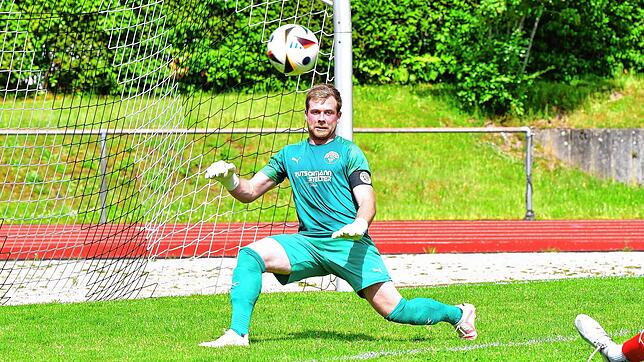 Hält den Kasten sauber: Simon Krause – hier ein Archivfoto – sprang beim FC Hochrhein für den gesperrten Jonas Heuschen ein und sicherte ...
