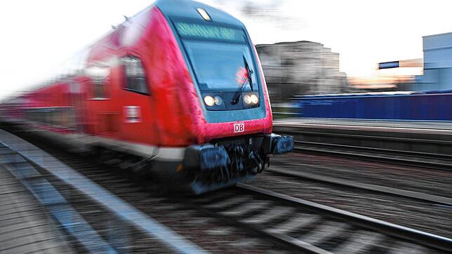 Die Südbahn war zwischen 2018 und 2021 elektrifiziert worden. Jetzt wird die Strecke erneut für rund drei Monate gesperrt.