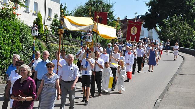 Mit einer festlichen Messe und anschließender Prozession feierte die Pfarrgemeinde Weilheim das Patrozinium ihrer Pfarrkirche St. Peter ...