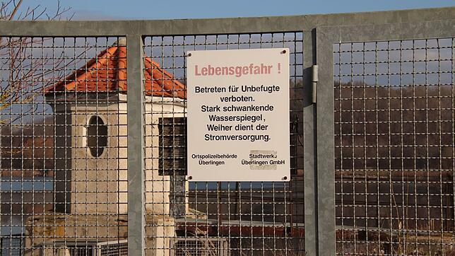 &bdquo;Weiher dient der Stromversorgung:&ldquo; Es müsste &bdquo;diente&ldquo; heißen, denn seit 2013 steht das Wasserkraftwerk still. ...