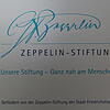 Der Schriftzug des Stifters Ferndinand von Zeppelin ziert die Tafeln, mit denen die Stadt Friedrichshafen auf die finanzielle Förderung ...