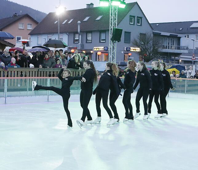 Bild 1: Alle Bilder zum Start der Blumberger Eisbahn