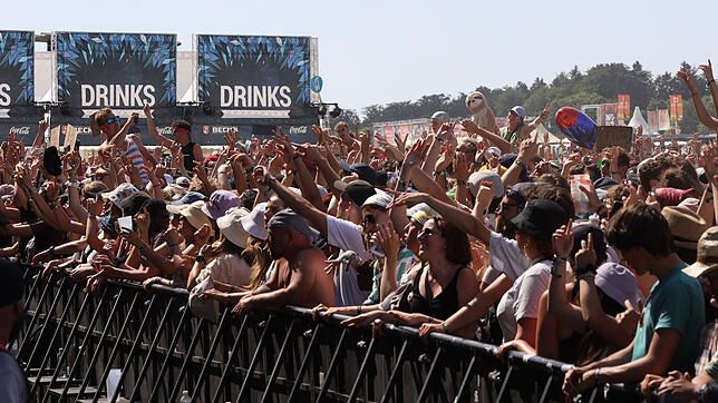 Wie im vergangenen Jahr bietet das Southside Festival auch 2024 Verpflegung vor Ort an. Hier gibt es alle Infos dazu, wie viel Bier, ...
