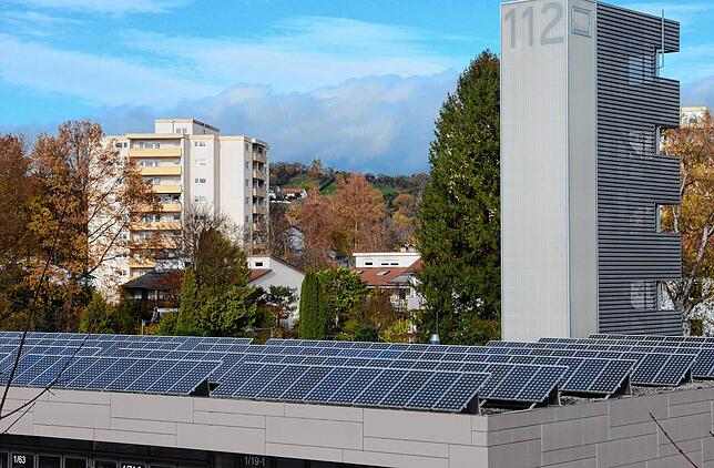 Die Umweltgruppe wünscht sich mehr Photovoltaikanlagen auf öffentlichen Gebäuden &ndash; und das möglichst rasch. Dieses Motiv zeigt ...