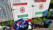 Vor Kleidercontainern aber auch vor Müllcontainern werden Kleidung und Müll unsachgemäß entsorgt. Das ist strafbar und wird verfolgt. ...